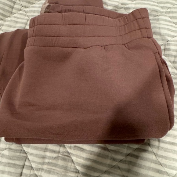 Varley Slim Cuff 25 Pants in Portabella - Picture 2 of 5